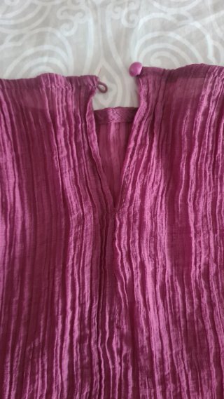 Top fruncido morado
