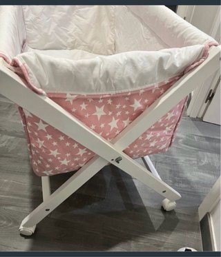 Minicuna blanca y rosa estrellas