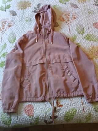 Cazadora rosa entretiempo con capucha