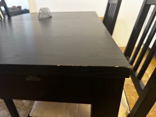Mesa comedor extensible negra con 4 sillas