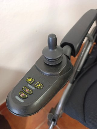 Silla de ruedas eléctrica plegable