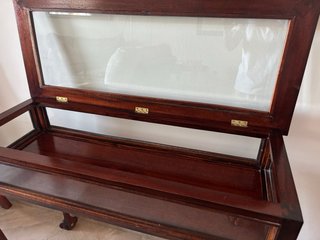 Vitrina mesa estilo Chippendale inglés