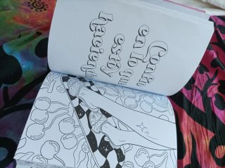 Libro para colorear "Mantras y musas"