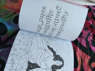 Libro para colorear "Mantras y musas"