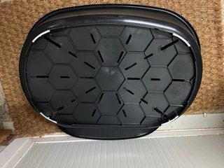 Cama para perro de plástico negro Ferplast
