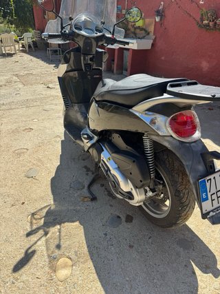 Aprilia Scarabeo 500 Maxi Scooter
