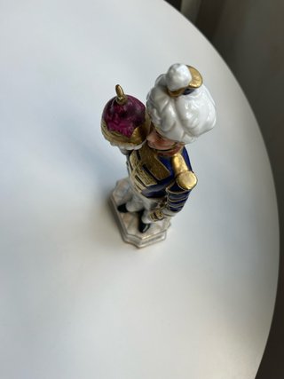 Figura militar de porcelana