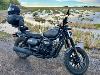 Hyosung GV 125 S Bobber Negra