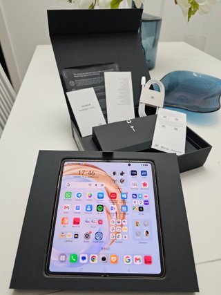 Honor Magic V3 Burdeos