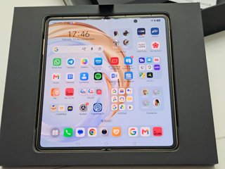 Honor Magic V3 Burdeos