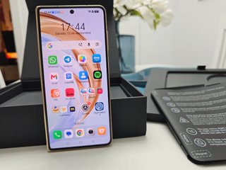 Honor Magic V3 Burdeos