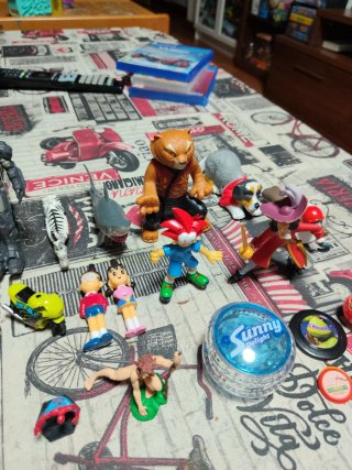 Lote figuras y juguetes varios