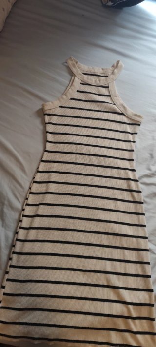 Vestido sin mangas a rayas beige y negro