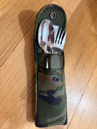 Cubiertos de camuflaje con funda
