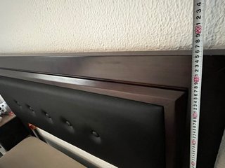 Cabecero elegante de madera y piel