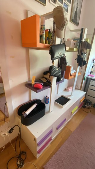 Mueble juvenil con cajones de colores