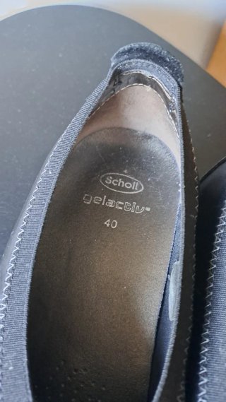 Zapatos de señora marca Scholl negros talla 40.