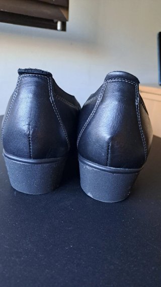 Zapatos de señora marca Scholl negros talla 40.