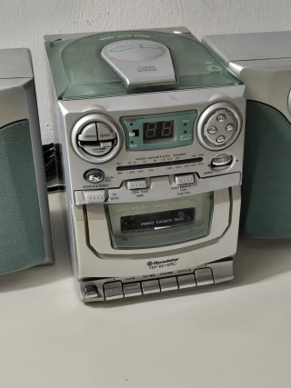 Minicadena Roadstar CD y Cassette y radio