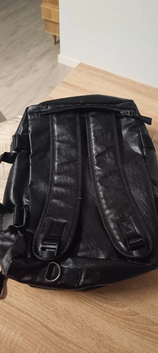 Mochila de viaje negra