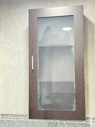 Mueble de baño madera oscura y plata