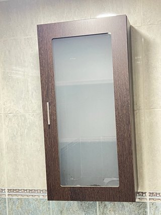 Mueble de baño madera oscura y plata