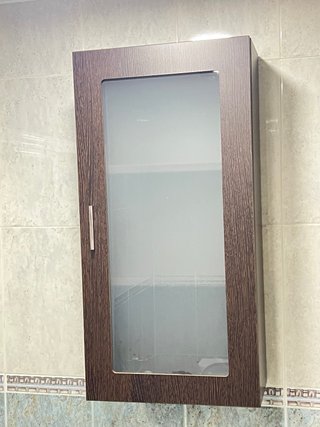 Mueble de baño madera oscura y plata