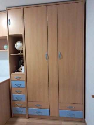 Dormitorio juvenil compacto con puente
