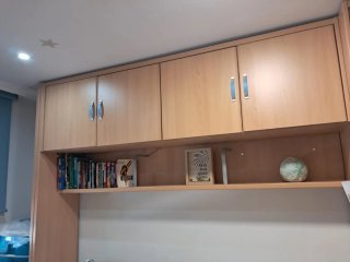 Dormitorio juvenil compacto con puente