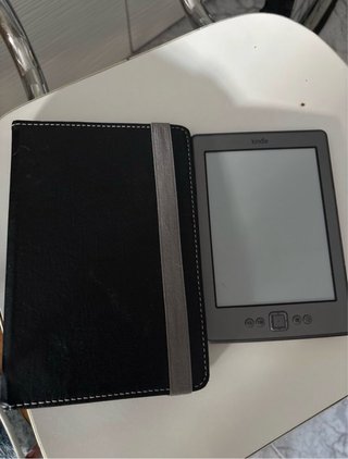 Amazon Kindle 4 generación con funda