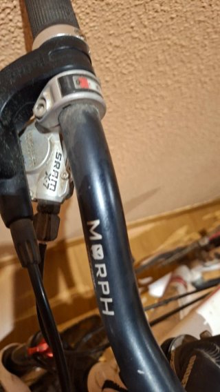 Bicicleta MTB Specialized Blanca y Roja