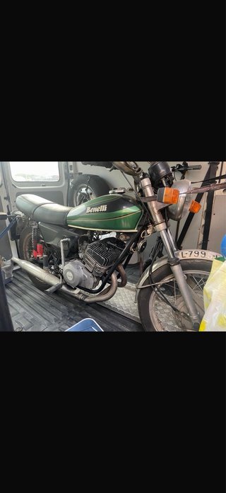 Benelli 250 2 c en restauración