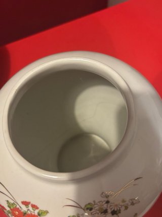 Jarrón de porcelana con diseño de pavos reales