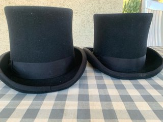 Due Cappelli a cilindro neri nuovi