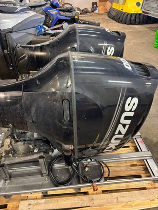 Suzuki DF200 4T (2019)-Pareja disponible (1.300h)