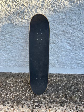 Monopatín negro