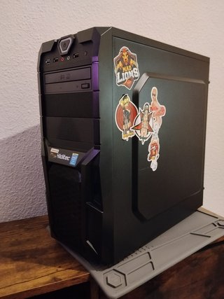 PC Sobremesa Funcional Negro/Morado