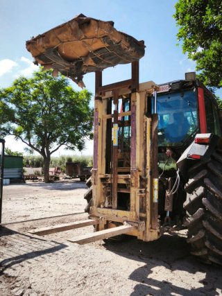 Mastil elevador hidráulico para tractor