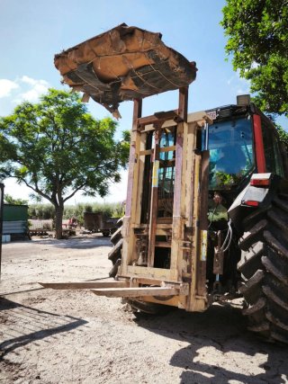 Mastil elevador hidráulico para tractor