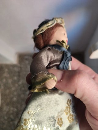 Muñeca porcelana estilo victoriano