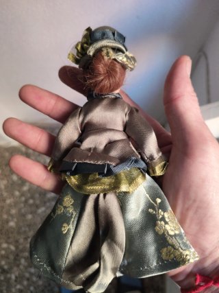 Muñeca porcelana estilo victoriano