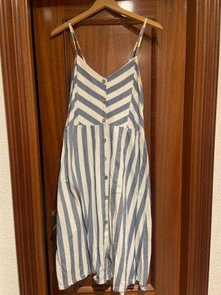 Vestido de rayas azul y blanco