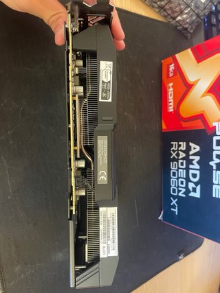 Sapphire Radeon RX 9060 XT 16GB Tarjeta Gráfica