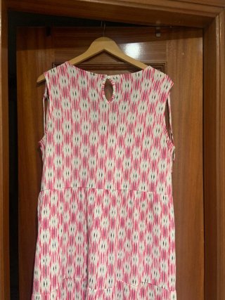 Vestido estampado rosa y blanco talla M
