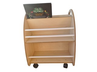 Estantería infantil con ruedas