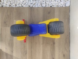 Moto correpasillos Molto azul y amarilla