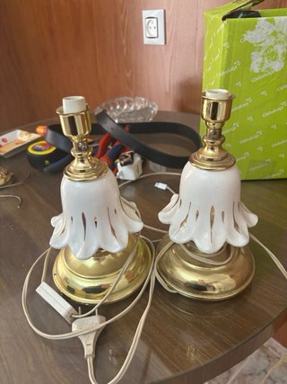 Lámparas de mesita vintage doradas y blancas
