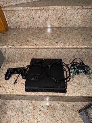 PS4 Slim 1TB Negra + 2 Mandos