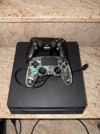 PS4 Slim 1TB Negra + 2 Mandos