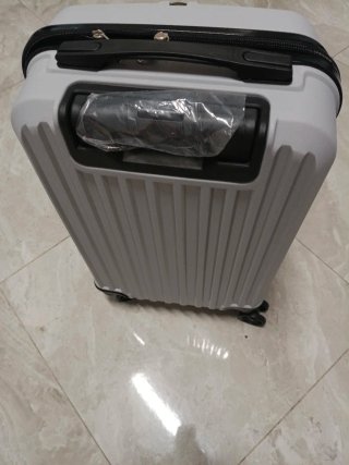 Maleta de cabina gris y blanca